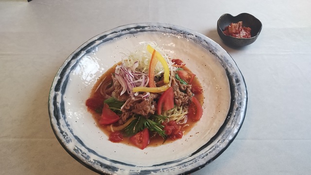 焼肉トマト冷麺